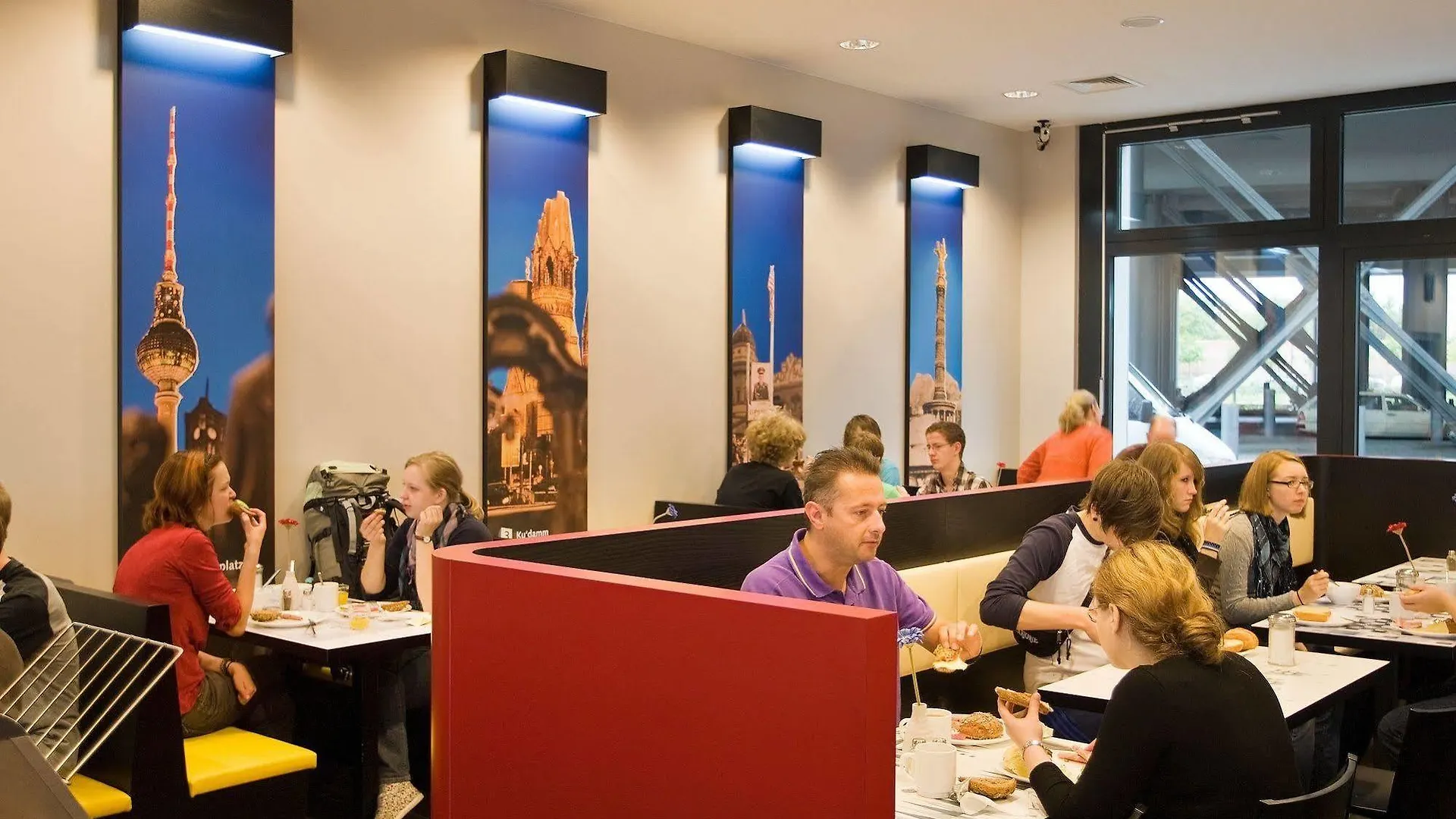 Meininger Hotel Berlin Hauptbahnhof 3*,