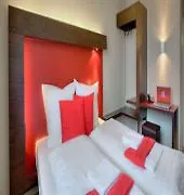 Meininger Hotel Berlin Hauptbahnhof 3*,