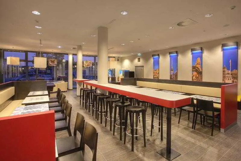 Meininger Hotel Berlin Hauptbahnhof 3*,