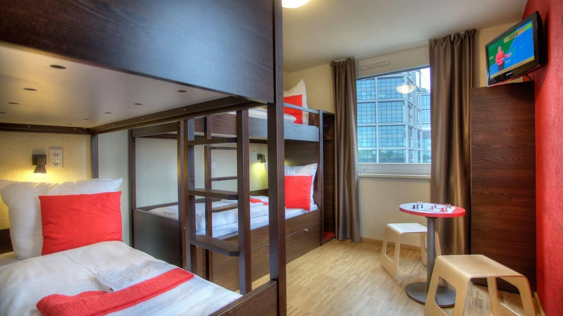 Meininger Hotel Berlin Hauptbahnhof 3*,